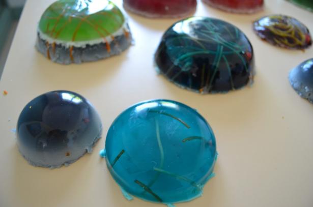 Atelier de gélatine : création des méduses éphémères