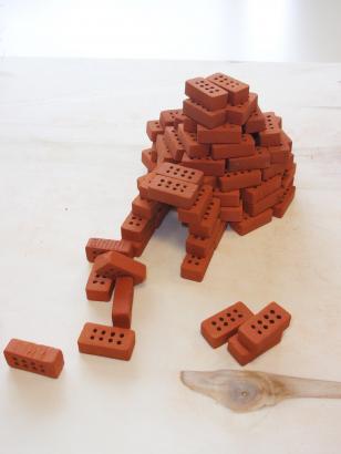 Réalisation des maquettes en mini-briques de terre cuite