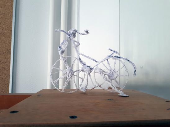 Un vélo produit en stylo 3D, piéce par piéce puis remonté