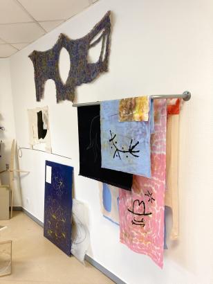 Exemple de pièces en tissus réalisées dans mon atelier (couleurs, formes, présentation)