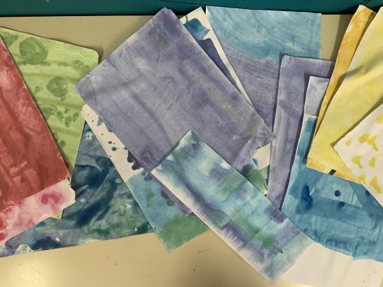 Ateliers de lavis par camaïeux de couleurs, en fonction des paysages choisis par les élèves.