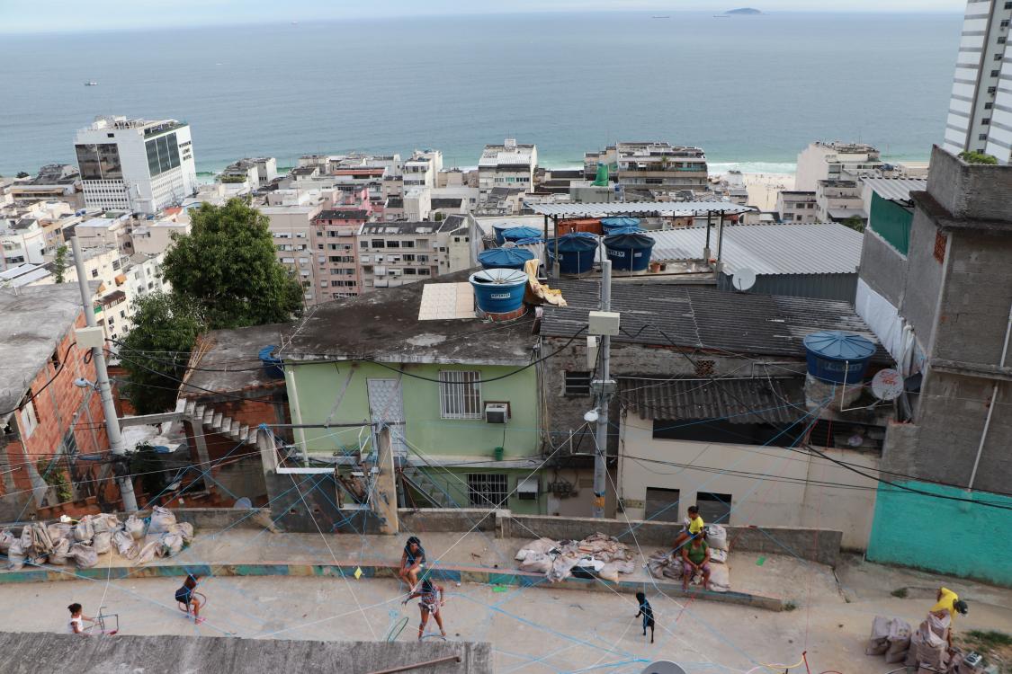 Réseau en fil_Favela Babilônia_Rio de Janeiro