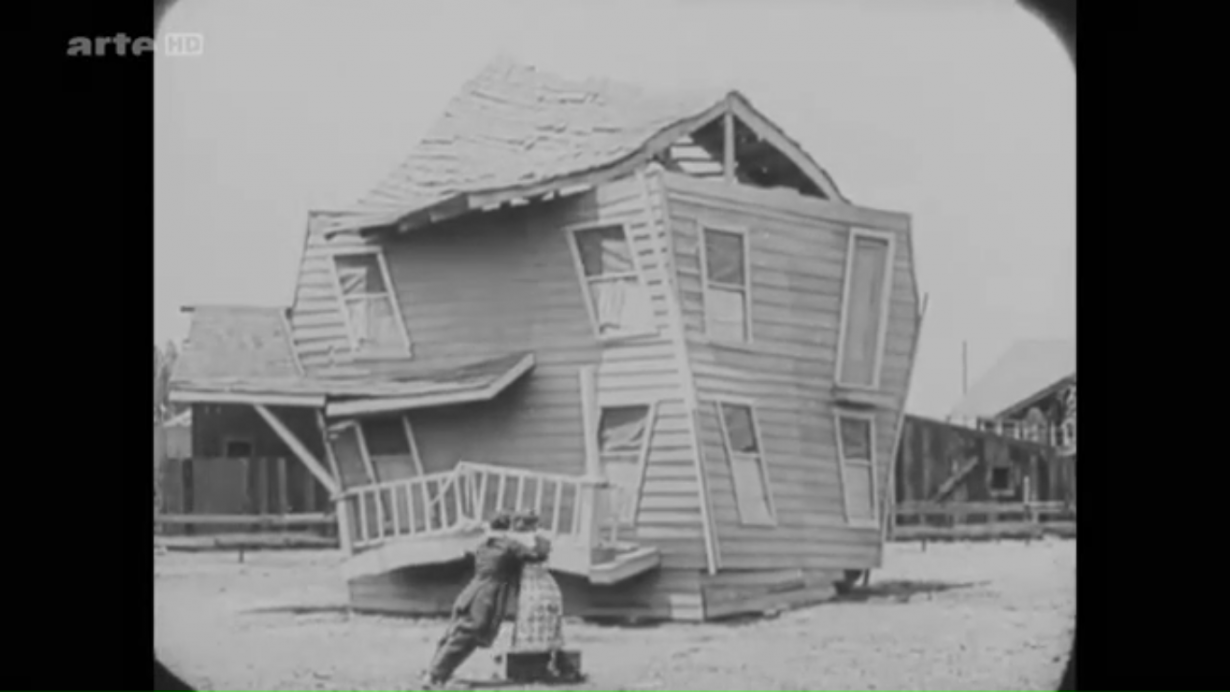 Image tirée de "La Maison démontable", Keaton, 1920.