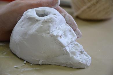 Production de sculptures en argile